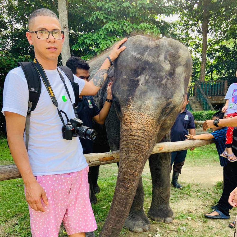 Meet your Posher, Cesar